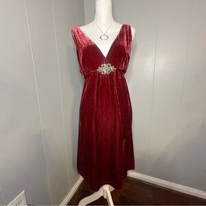 Laundry by Shelli Segal Red Velvet Gown | Size 8 | Crystal Brooch Detail | NWT
